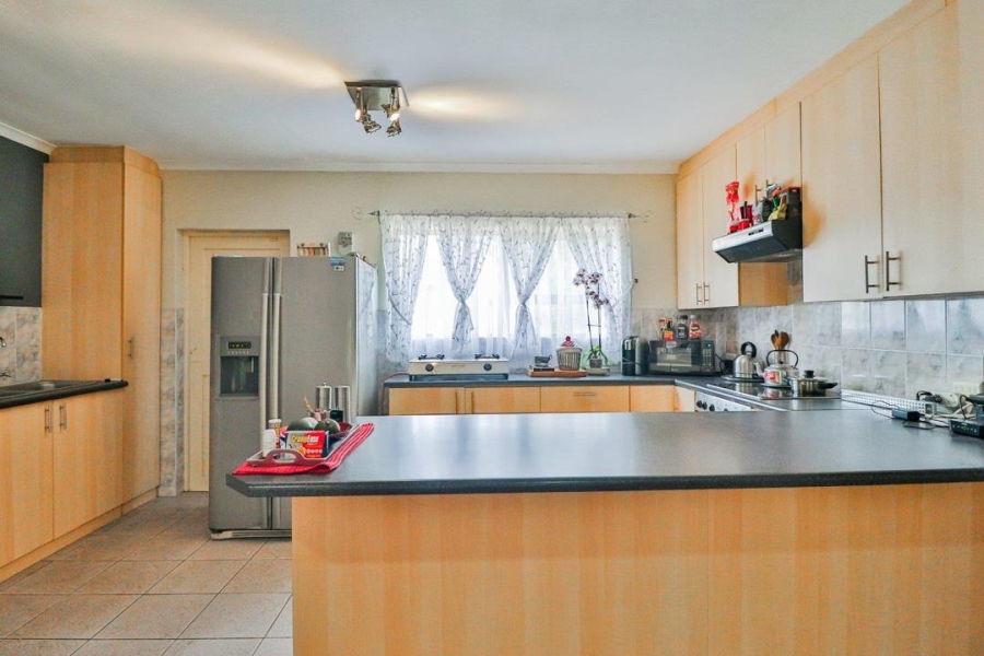 3 Bedroom Property for Sale in Uitzicht Western Cape